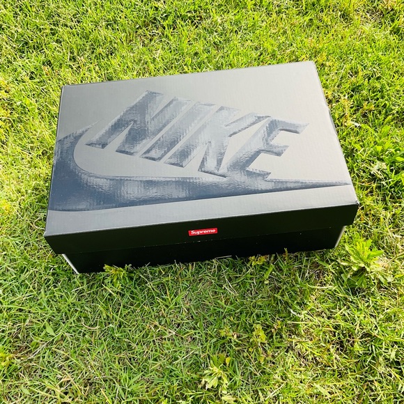 Nike Air Force 1 Supreme - Picture 6 of 7